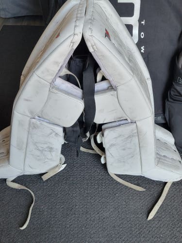 Used 30" Vaughn Velocity V7 Goalie Leg Pads