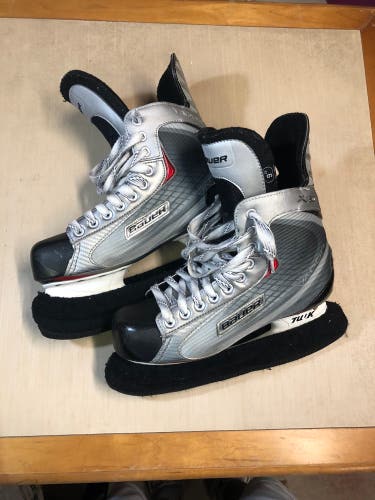 Size 9 Bauer Vapor X30 Hockey Skates