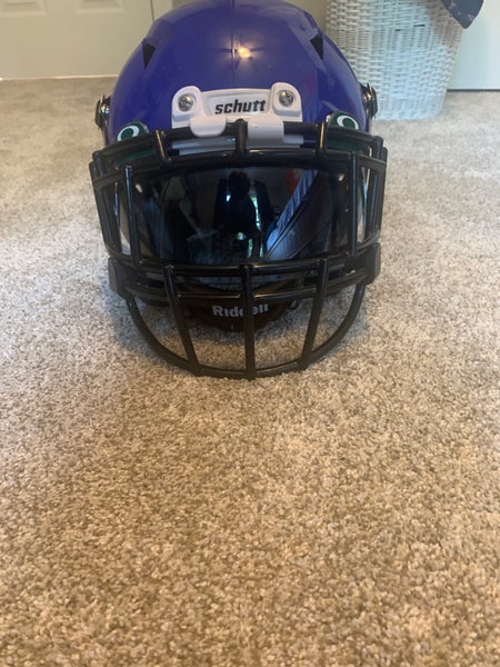 Adult Used Medium Schutt Vengeance pro Helmet