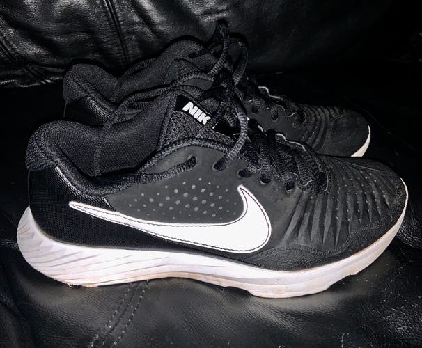 Nike Alpha Huarache 3 Turfs - Size 6