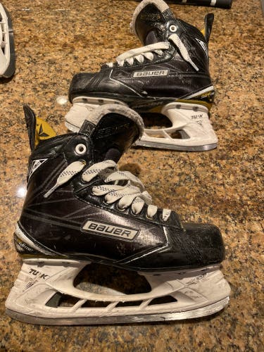 Used Bauer Regular Width Size 4 Supreme 180 Hockey Skates