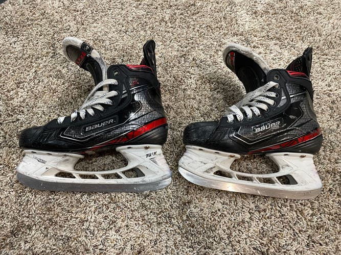 Used Bauer Regular Width Size 4 Vapor 2X Hockey Skates