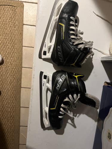 Senior CCM Regular Width Size 4.5 Hockey Goalie Skates