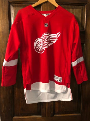 USED RED DETROIT RED WING REEBOK JERSEY #40