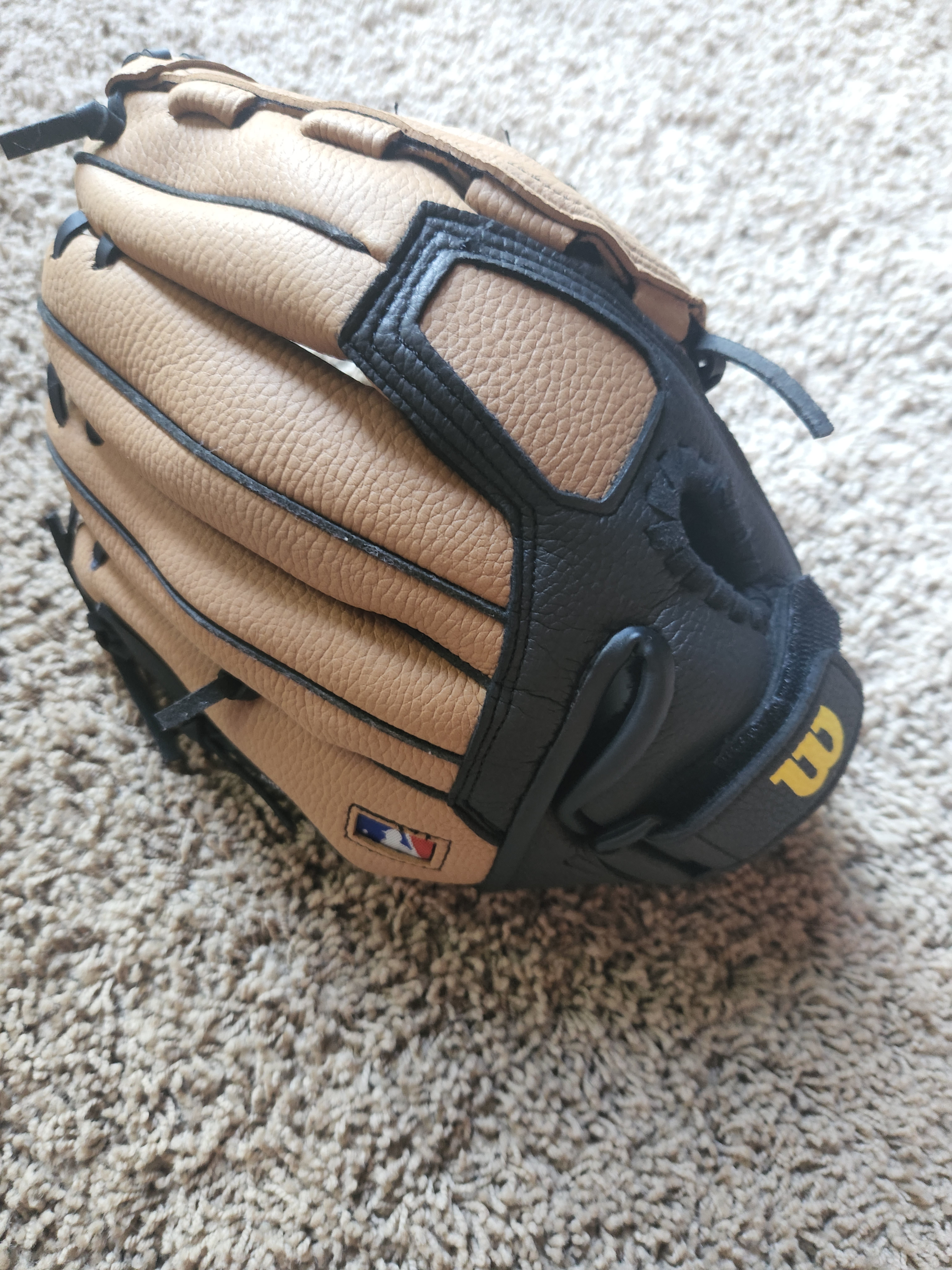 New Wilson Right Hand Throw A300 Baseball Glove 11.5