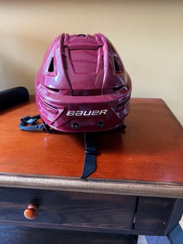 New Medium Bauer Pro Stock Re-Akt 150 Helmet