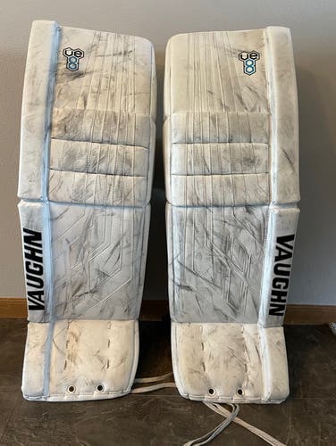 35" Vaughn  Velocity VE8 Pro Carbon Goalie Leg Pads