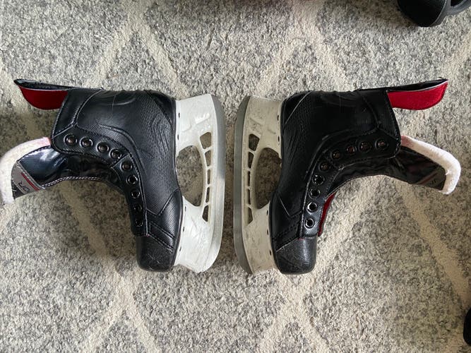 Youth Used Bauer Vapor X400 Hockey Skates Size 2