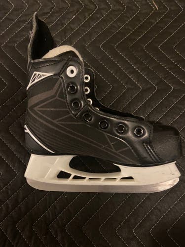 Youth Used Bauer Supreme S140 Hockey Skates Size 1