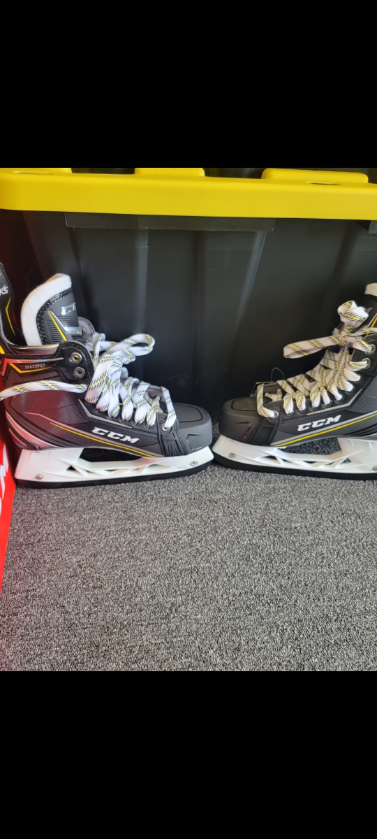 Senior New CCM Tacks 9090 Hockey Skates Regular Width Size 6.5