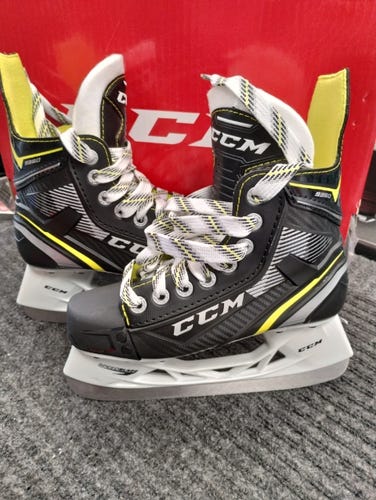 Junior New CCM Tacks 9360 Hockey Skates Regular Width Size 1