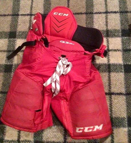 CCM QLT 270 LE Junior small red hockey pants