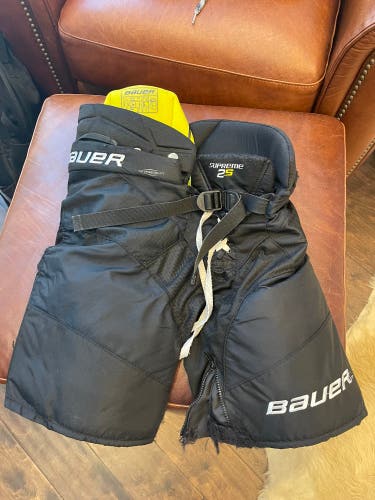 Junior Large Bauer Supreme 2S Hockey Pants
