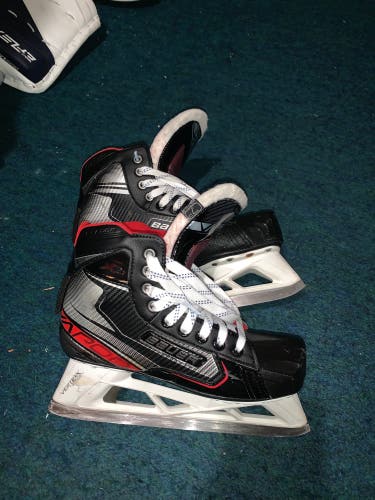 Used Bauer Regular Width Size 7 Vapor X2.7 Hockey Goalie Skates