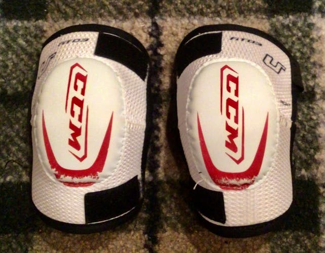 CCM U+ light Fit03 soft cap youth medium hockey elbow pads