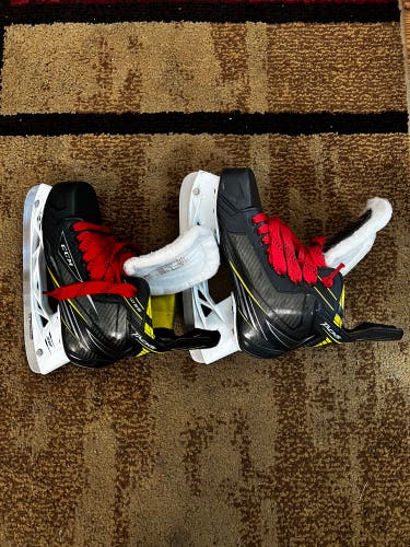 CCM TACKS 4092 ICE HOCKEY SKATES Size 4