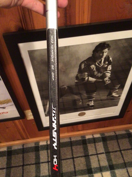 Warrior new old stock Left Dynasty HD4 grip red Grey W03 Henrique 50 flex hockey stick