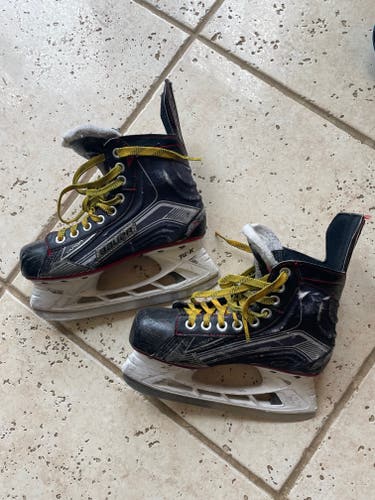 Youth Used Bauer Vapor X500 Hockey Skates 3.5D Regular Width US Size 4.5