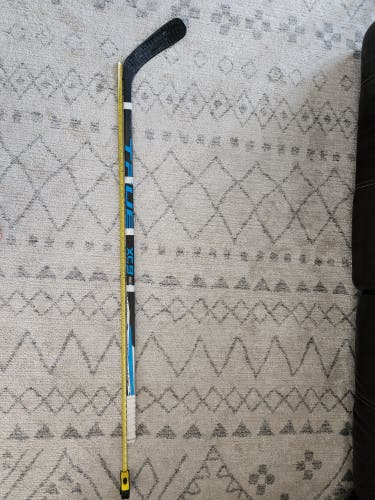 Used Intermediate True Right Handed XC9 ACF Hockey Stick TC2.5