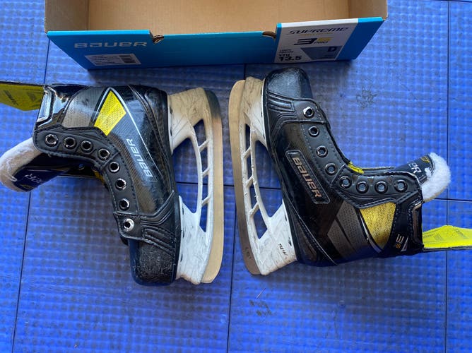 Used Bauer Regular Width  Size 13.5 Supreme 3S Pro Hockey Skates
