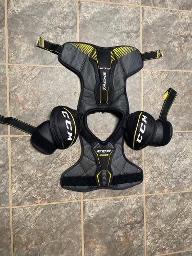 CCM tacks chest 3092