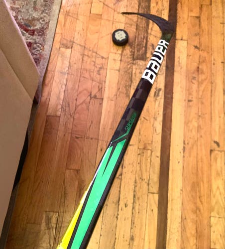 Senior Right Handed P88  Supreme UltraSonic Hockey Stick