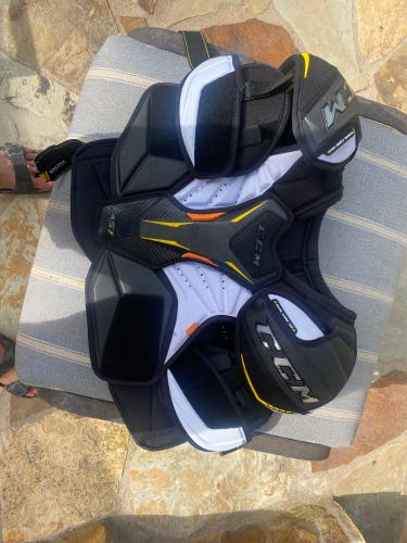 Senior Large CCM Pro Stock Super Tacks AS1 Shoulder Pads