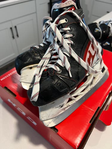 Used CCM Regular Width Size 4 JetSpeed FT4 Hockey Skates