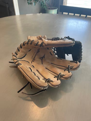 Mizuno Pro 11.5” Infield Glove