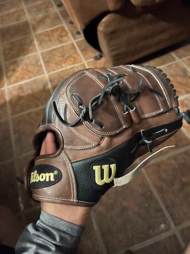 Pitcher's 12" A2000 Baseball Glove