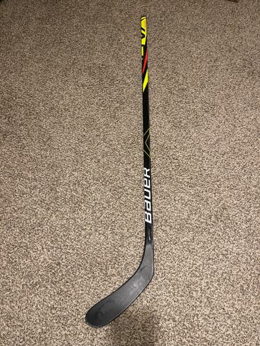 Intermediate Used Right Handed Bauer Vapor X2.7 Hockey Stick P28