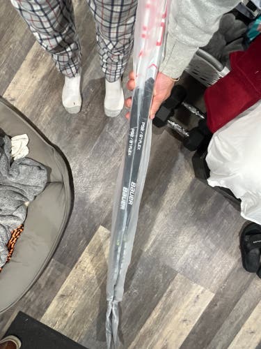 Senior Right Handed P92 Vapor Hyperlite Hockey Stick