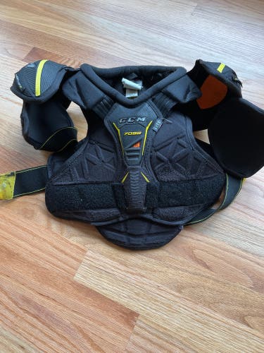Junior Small CCM Tacks 7092 Shoulder Pads/Chest Protector