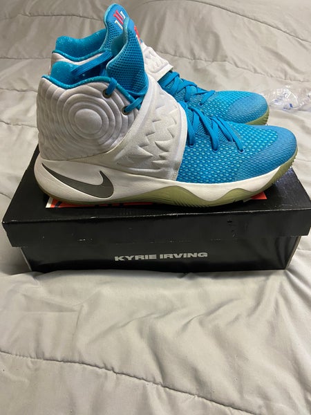 Nike Kyrie 2 Christmas