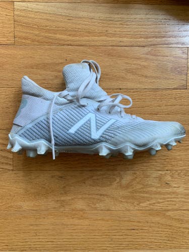 White Men's Molded Cleats Low Cut Freeze