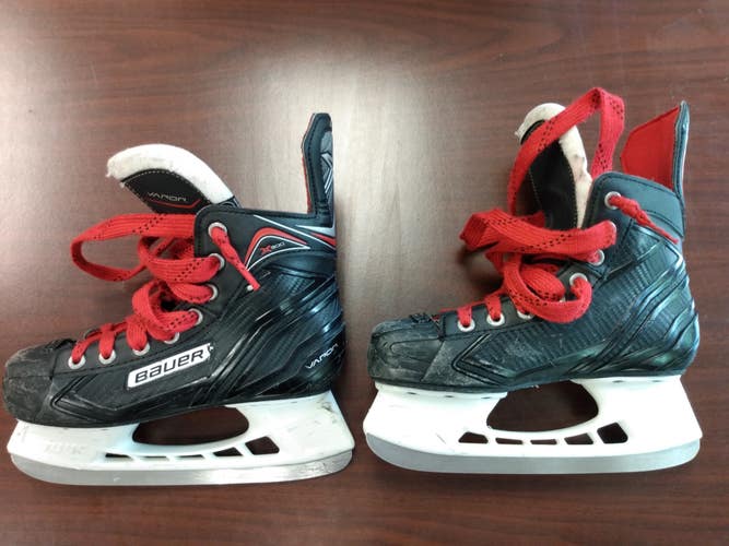 Junior Used Bauer Vapor X300 Hockey Skates Regular Width Size 3