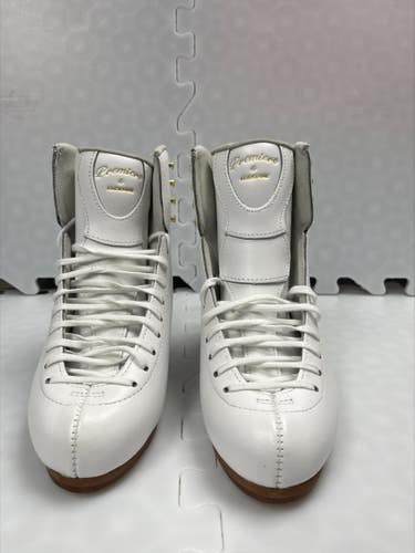New Jackson Premier DJ2500 Figure Skates Size 5 C