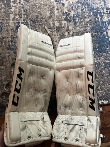 CCM EXTREME FLEX PRO Goalie Leg Pads