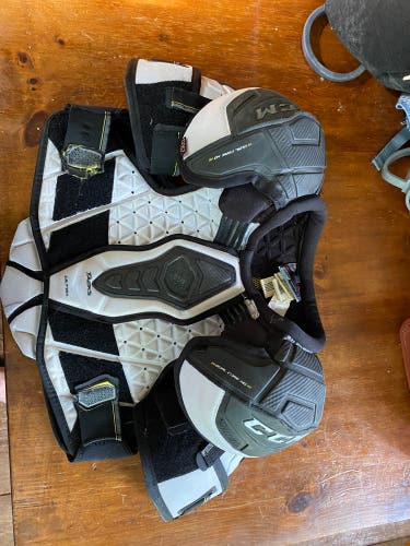 Senior Small CCM  Ultra Tacks Shoulder Pads