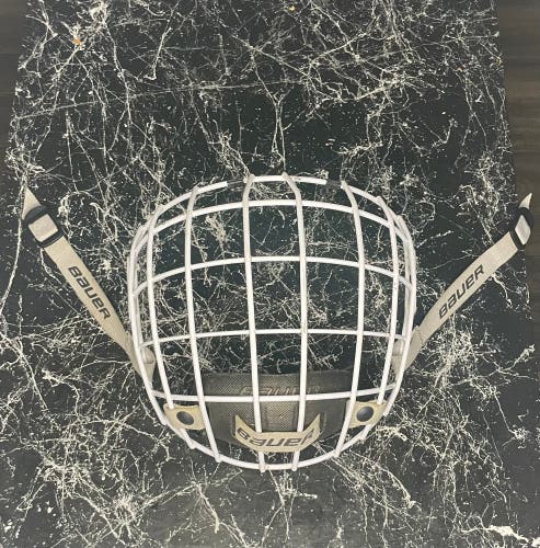 Used Medium Bauer Full Cage Bauer FM5100