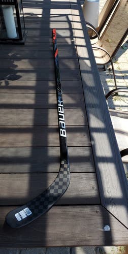 New Senior Bauer Right Handed S19 Vapor League Hockey Stick P92