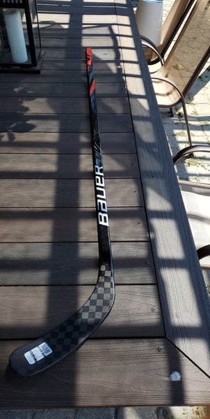 New Senior Bauer Right Handed S19 Vapor League Hockey Stick P92
