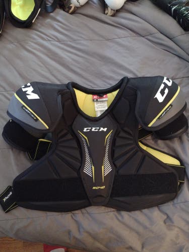 Used Senior Medium CCM Tacks 9040 Shoulder Pads