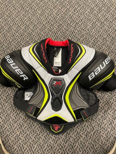 Bauer Vapor 2X Junior Medium shoulder pads