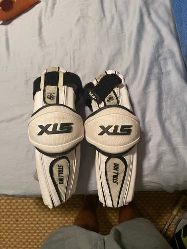 Used Medium/Large STX Stallion Arm Pads