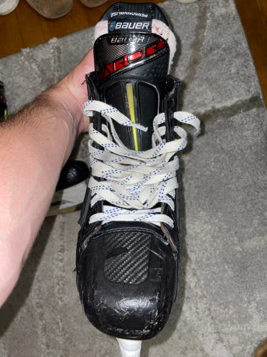 Used Bauer Regular Width Pro Stock Size 9.5 Supreme UltraSonic Hockey Skates