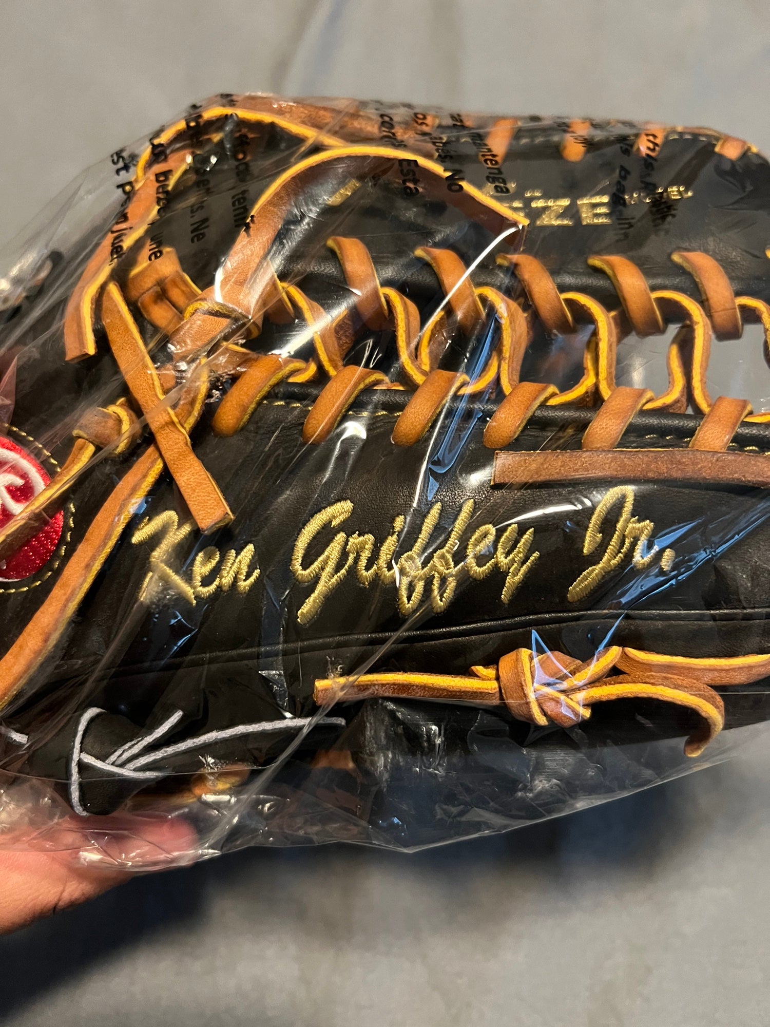 Rawlings Trapeze RBGCF12 Ken Griffey Jr 12 Baseball Glove Black RHT