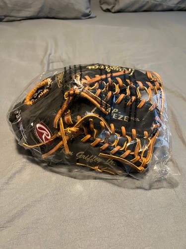 Ken Griffey Jr spec model 12.75 RHT Rawlings fastback model glove