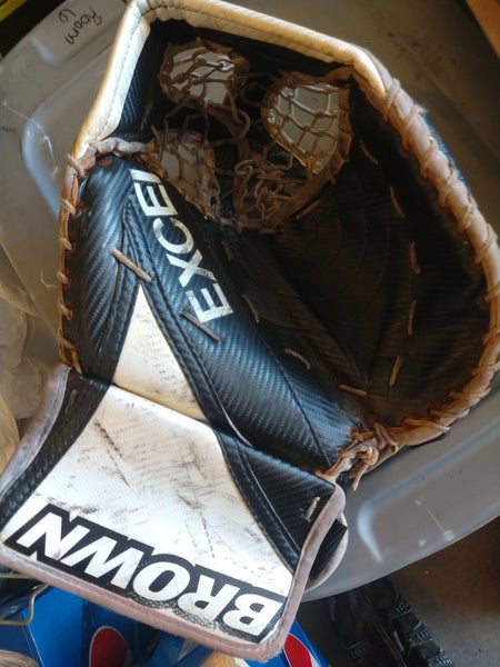 Brown Excel goalie glove