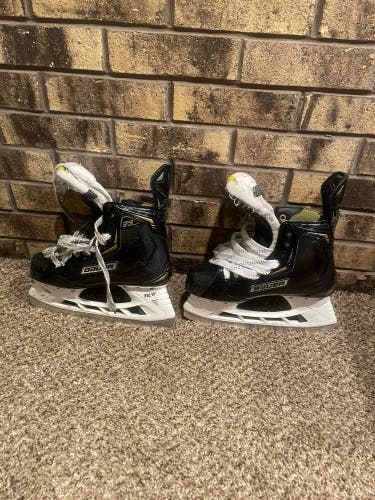 Used Bauer 2s Size 6 Skates With Super Feet Insole